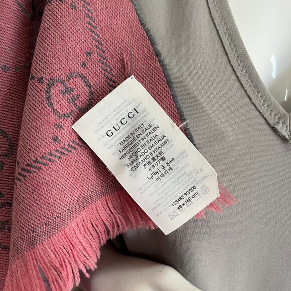 Gucci GG Wool Scarf in Graphite/Pink - Picture 9 of 14